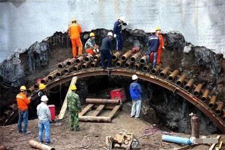 武隆隧道钢花管支护案例